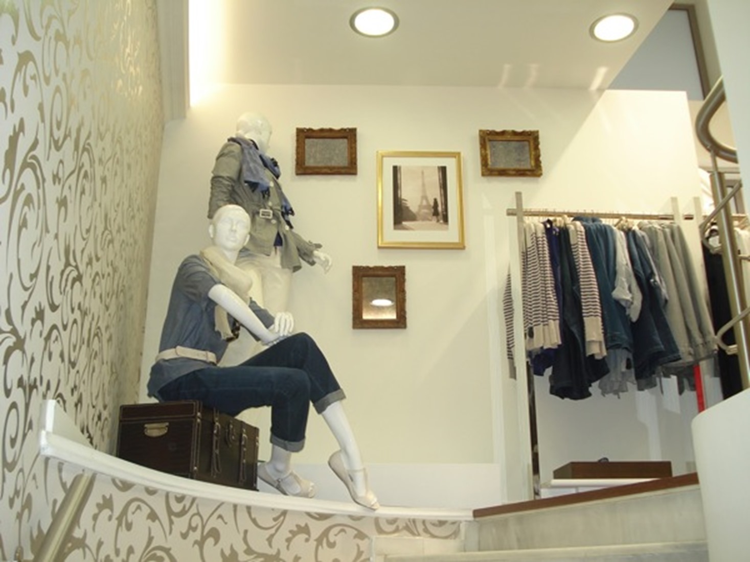 Square Design Interiors _ Women's Apparel Store _ Ioannina1