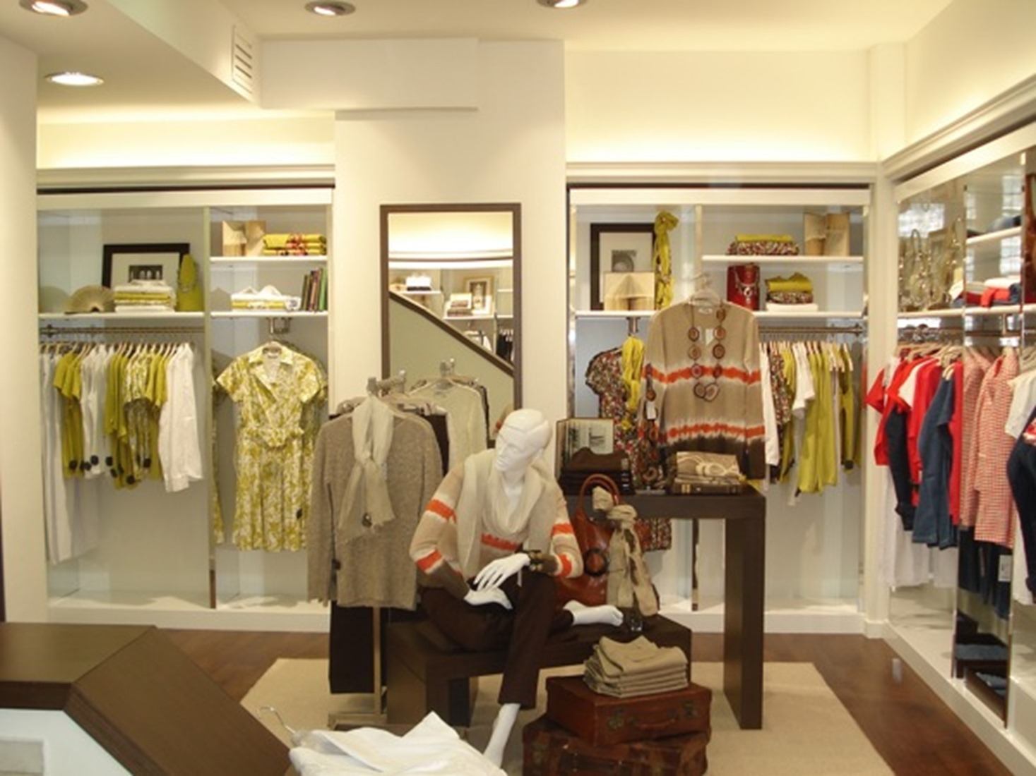 Square Design Interiors _ Women's Apparel Store _ Ioannina